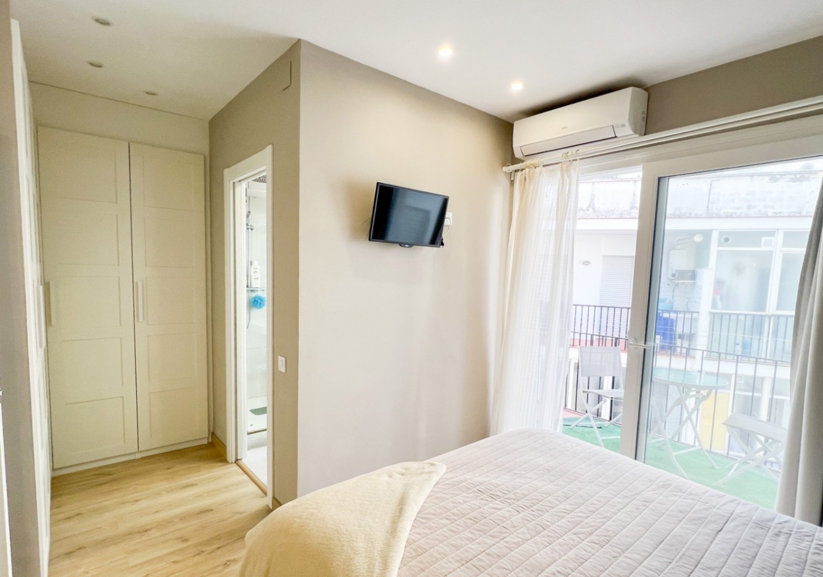 Charmante renovierte Wohnung zum Verkauf im Herzen von Sitges Schöne Wohnung zum Verkauf im Zentrum von Sitges, gelegen in einem Gebäude mit nur w