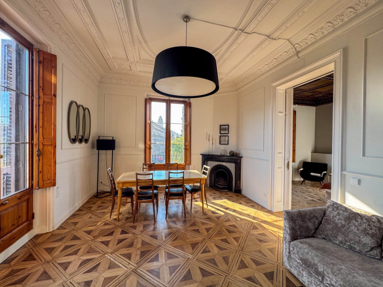 Einige Apartments könnten überall sein. BCN 1840 könnte nur in Barcelona sein. In einer außergewöhnlichen Lage im Herzen der Stadt, nur wenige Sch