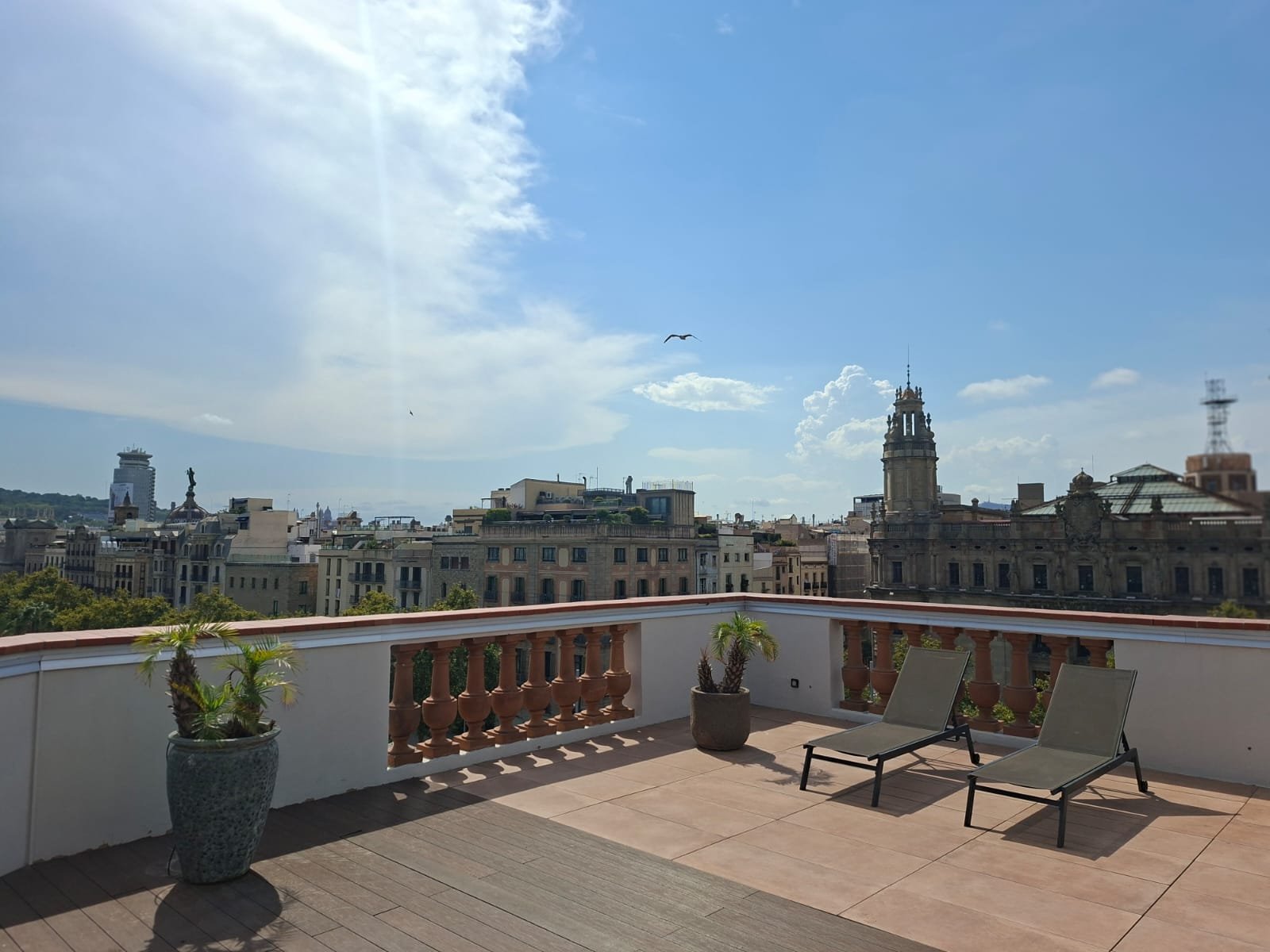 Einige Apartments könnten überall sein. BCN 1840 könnte nur in Barcelona sein. In einer außergewöhnlichen Lage im Herzen der Stadt, nur wenige Sch