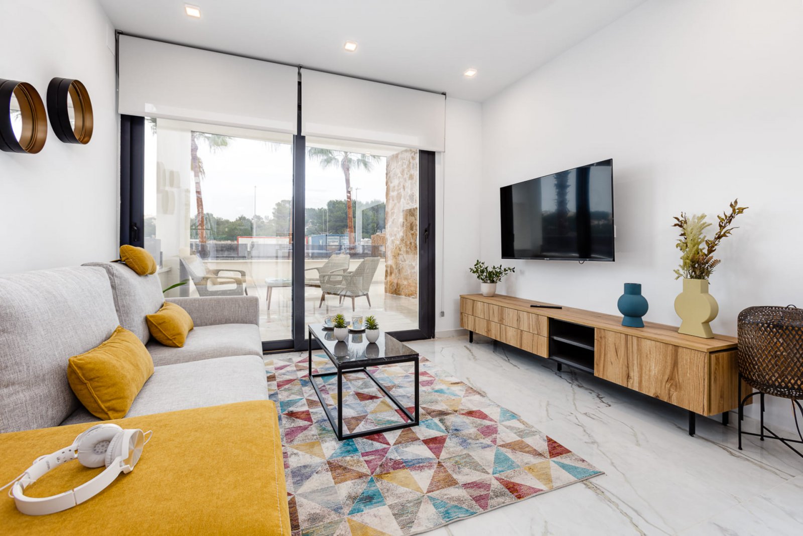 In der charmanten Ciudad Quesada gelegen, bietet diese exklusive Gemeinschaft insgesamt 84 Immobilien, aufgeteilt in High-Bungalows und Low-Bungalows