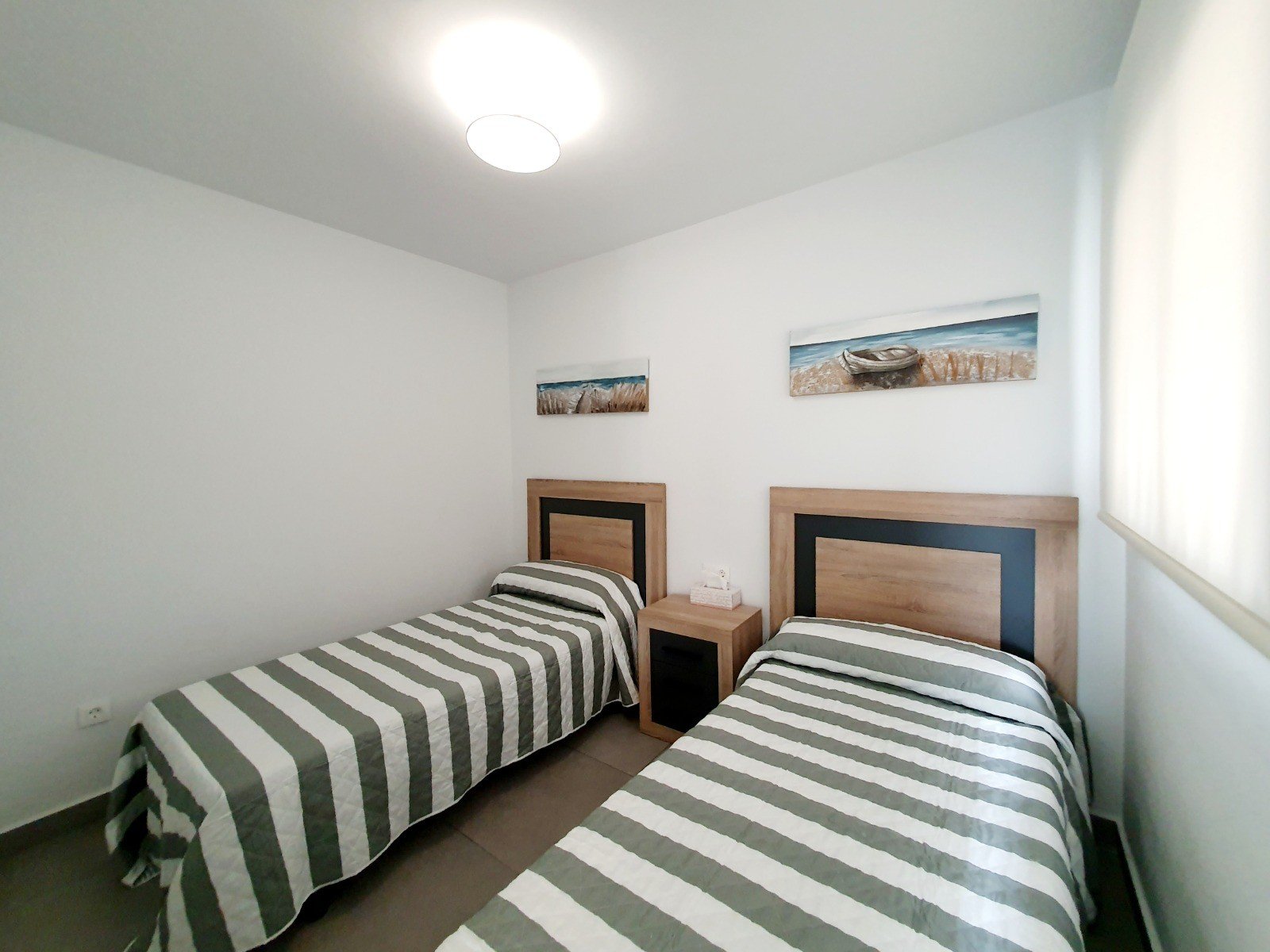 Discover this superb modern flat situated on the 2nd floor (with lift access) within the prestigious, secure Valentino Golf residence. Ideally facin