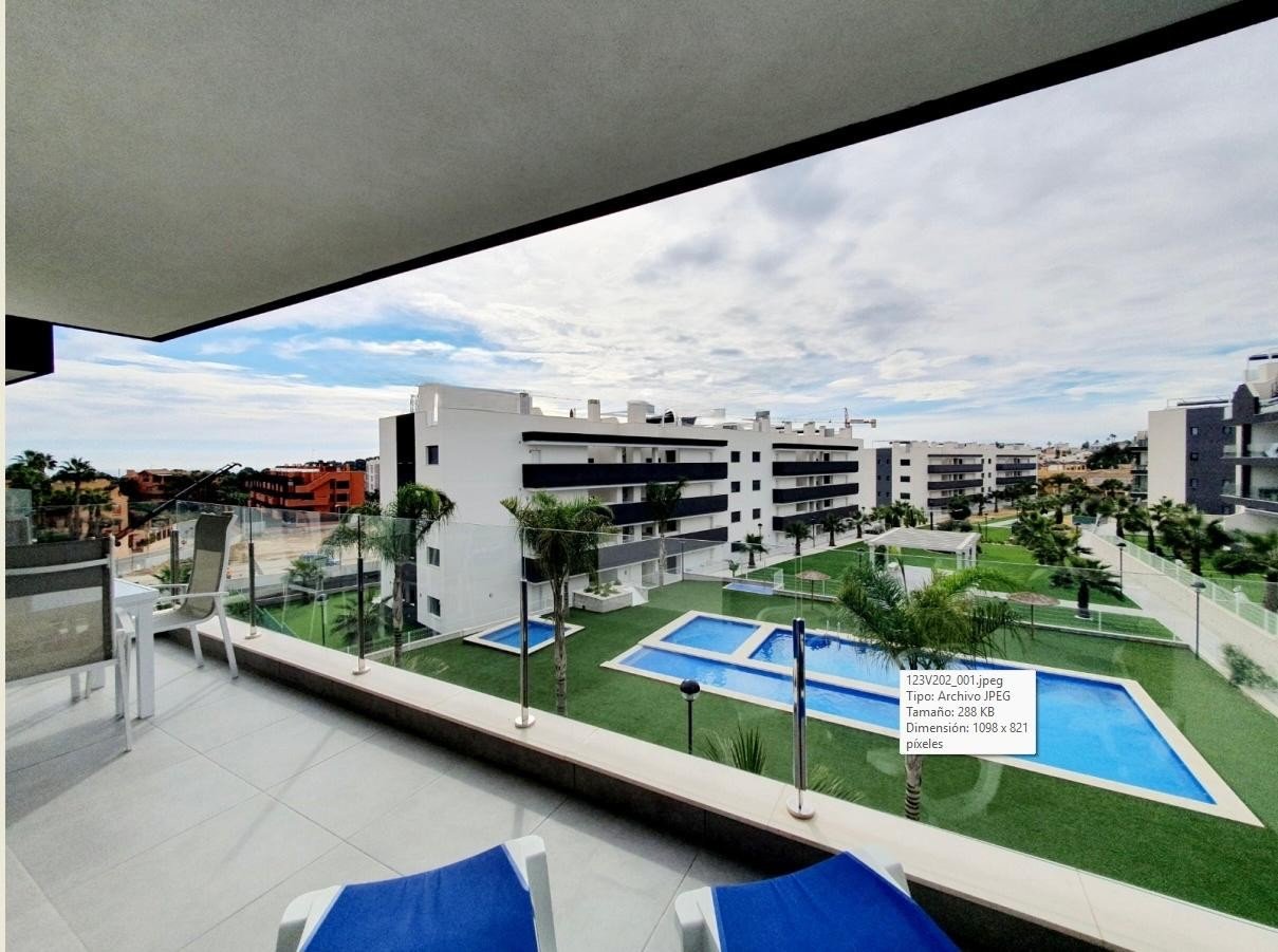 Discover this superb modern flat situated on the 2nd floor (with lift access) within the prestigious, secure Valentino Golf residence. Ideally facin