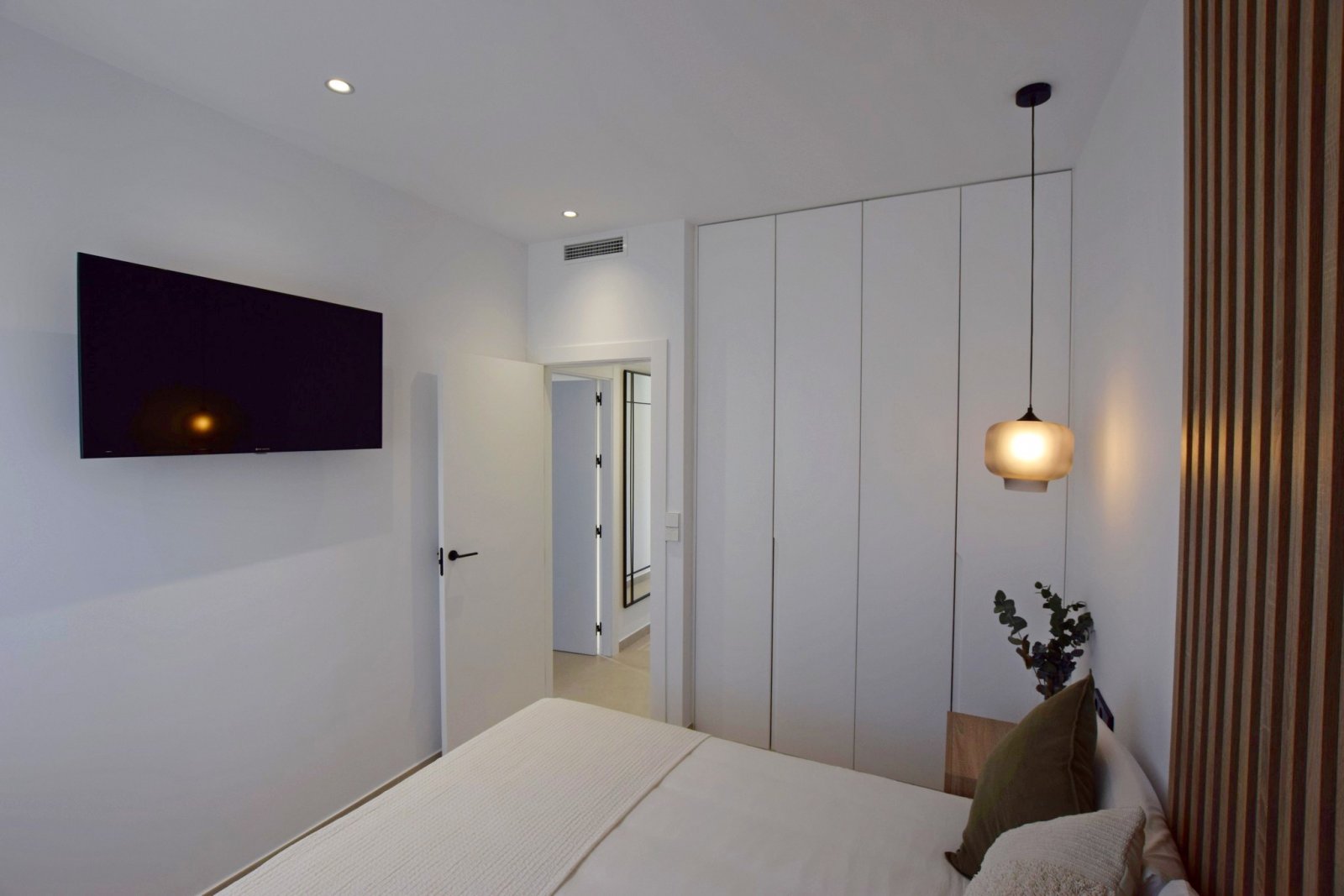 Im prestigeträchtigen Condado de Alhama gelegen, bietet diese Wohnanlage eine exklusive Auswahl von 21 Immobilien, darunter Apartments, Erdgeschosse