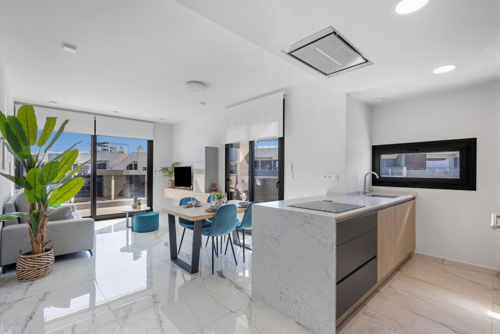 Penthouse apartment located in the prestigious and modern Amanecer Deluxe residential complex, in a quiet area known for its contemporary architectu