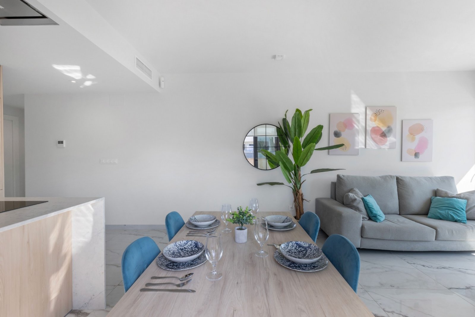 Penthouse apartment located in the prestigious and modern Amanecer Deluxe residential complex, in a quiet area known for its contemporary architectu