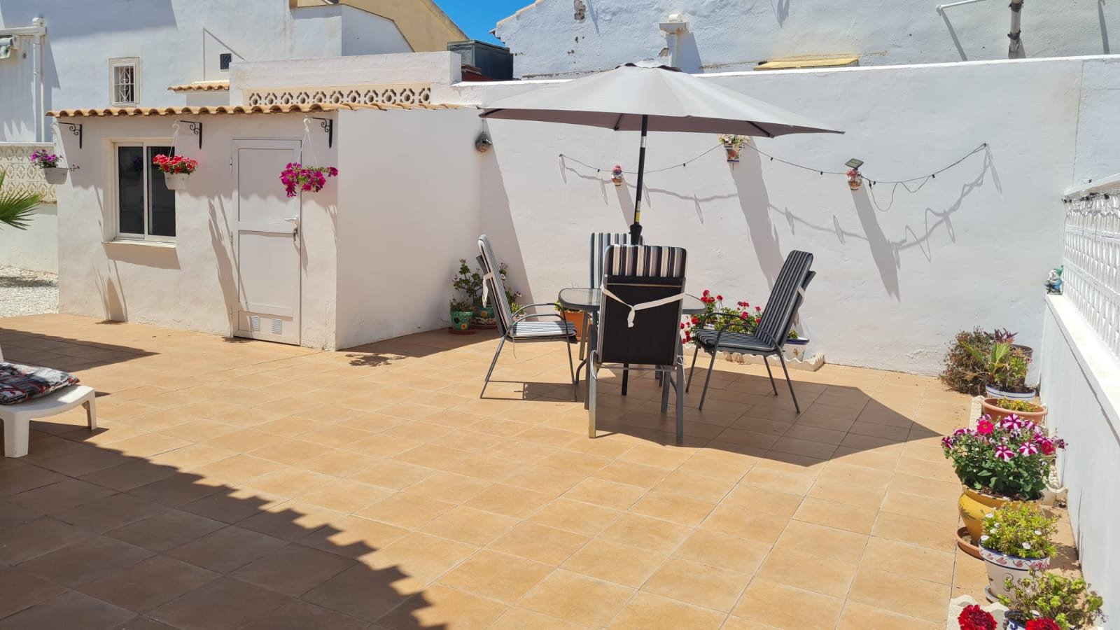Nestled within the highly desirable residential area of La Florida, Orihuela Costa, this beautifully maintained detached villa offers the perfect co