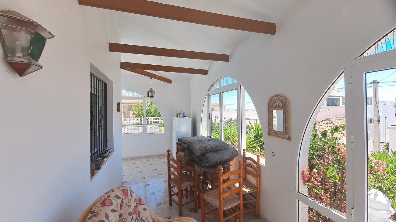 This charming south-west facing, detached villa, sits on a 437 m² plot and boasts a large private swimming pool, along with generous outdoor space d