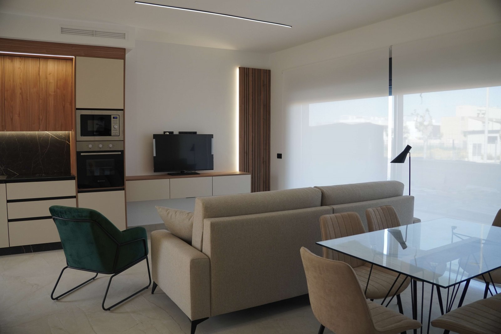 Im charmanten Ort Pilar de la Horadada gelegen, bietet dieses exklusive Bungalow-Ensemble ein einzigartiges Wohnerlebnis. Mit nur sieben verfügbaren