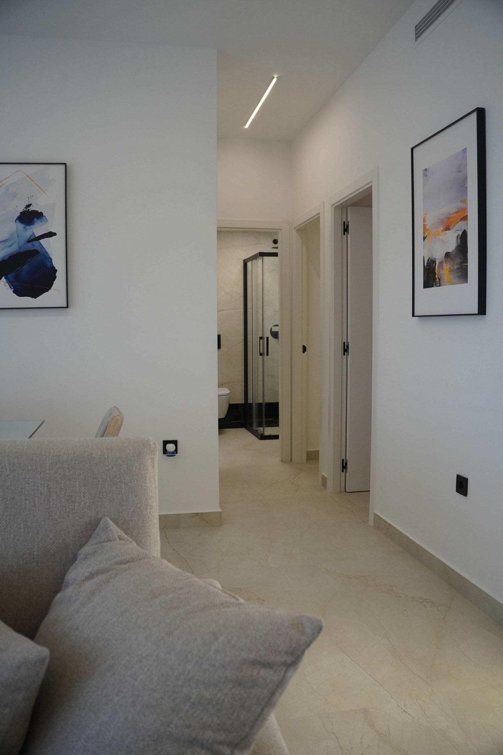 Im charmanten Ort Pilar de la Horadada gelegen, bietet dieses exklusive Bungalow-Ensemble ein einzigartiges Wohnerlebnis. Mit nur sieben verfügbaren