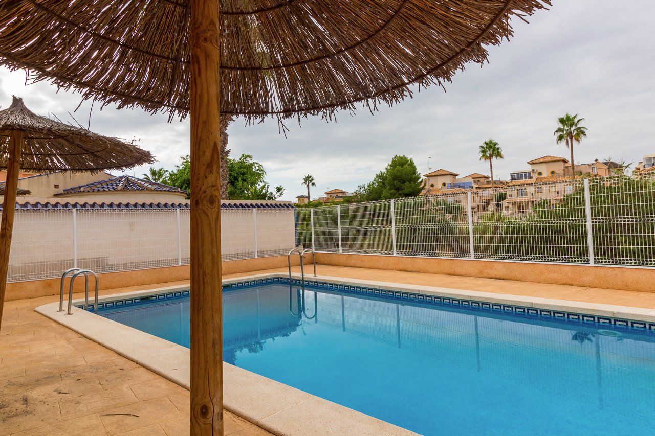 Strategisch gelegenes Reihenhaus, an der Grenze zwischen Playa Flamenca und La Zenia und nur einen kurzen Spaziergang vom sandigen Strand La