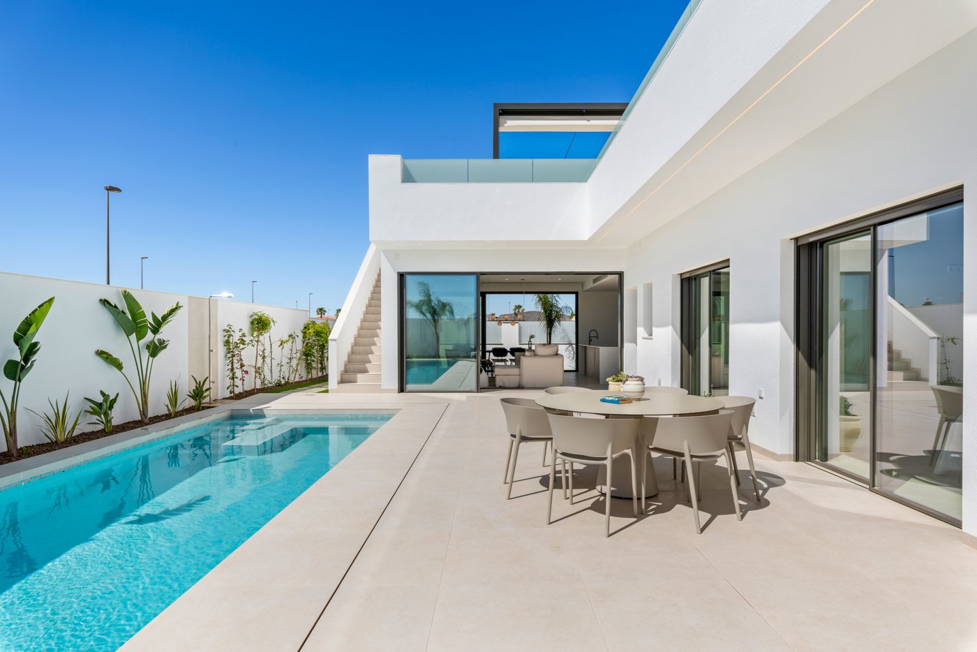 In der charmanten Stadt San Javier gelegen, bietet dieses freistehende Chalet eine perfekte Kombination aus Komfort und Funktionalität. Entworfen für