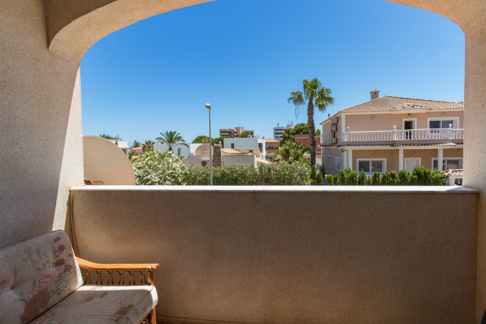 Wohnung im ersten Stock in La Zenia nur 700 Meter vom beliebten La Zenia Beach entfernt, bekannt für seinen Sandstrand, die entspannte Atmosphäre und