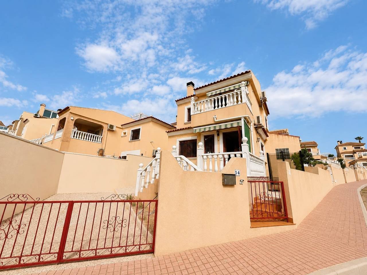 Villamartín:   Elegant Detached Villa with Panoramic Sea Views in Prestigious Blue Lagoon, Villamartín
Experience the very best of Mediterranean living w 