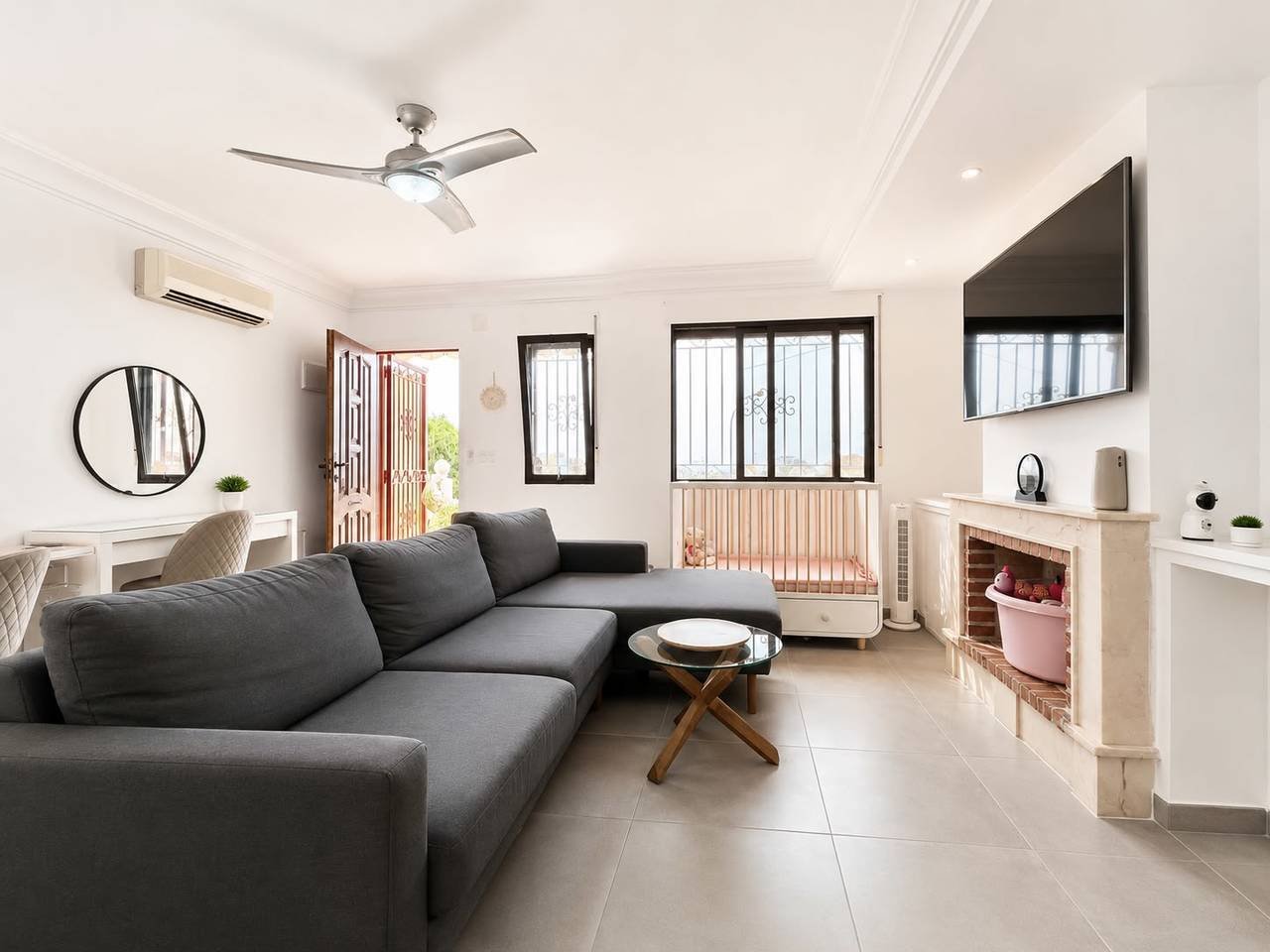 Elegant Detached Villa with Panoramic Sea Views in Prestigious Blue Lagoon, Villamartín
Experience the very best of Mediterranean living w