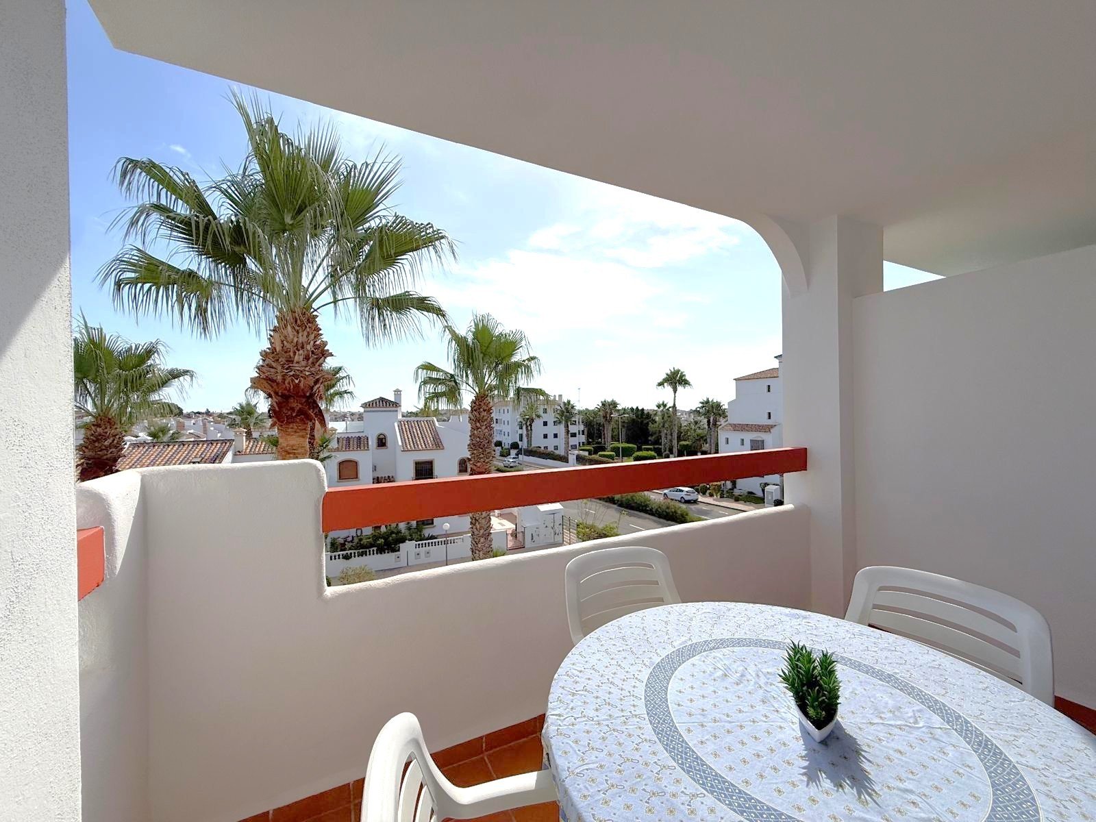 This 74m2 apartment offers a lovely balcony (8m2) with morning sun with views over the community gardens, 

Situated only