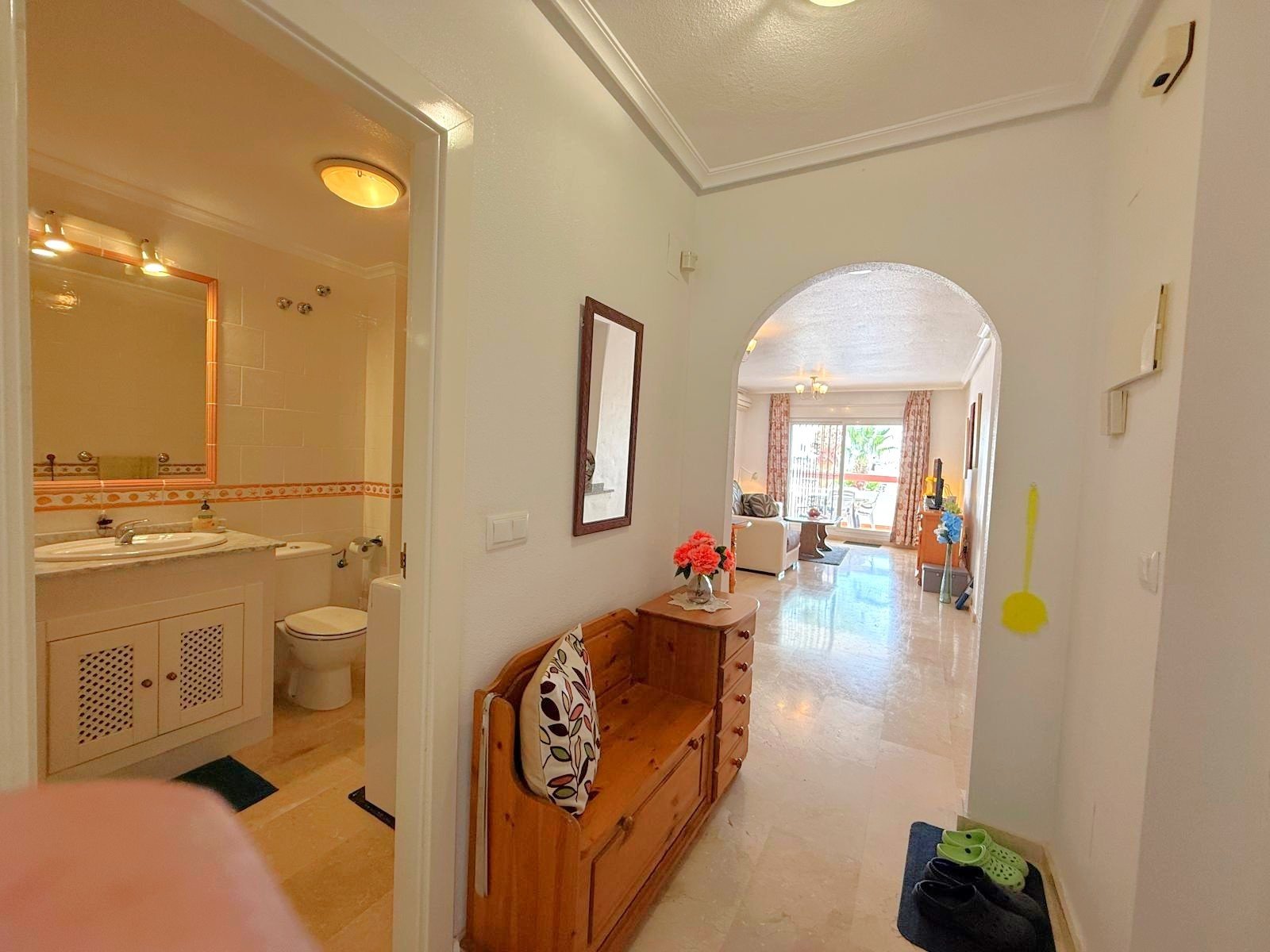 This 74m2 apartment offers a lovely balcony (8m2) with morning sun with views over the community gardens, 

Situated only