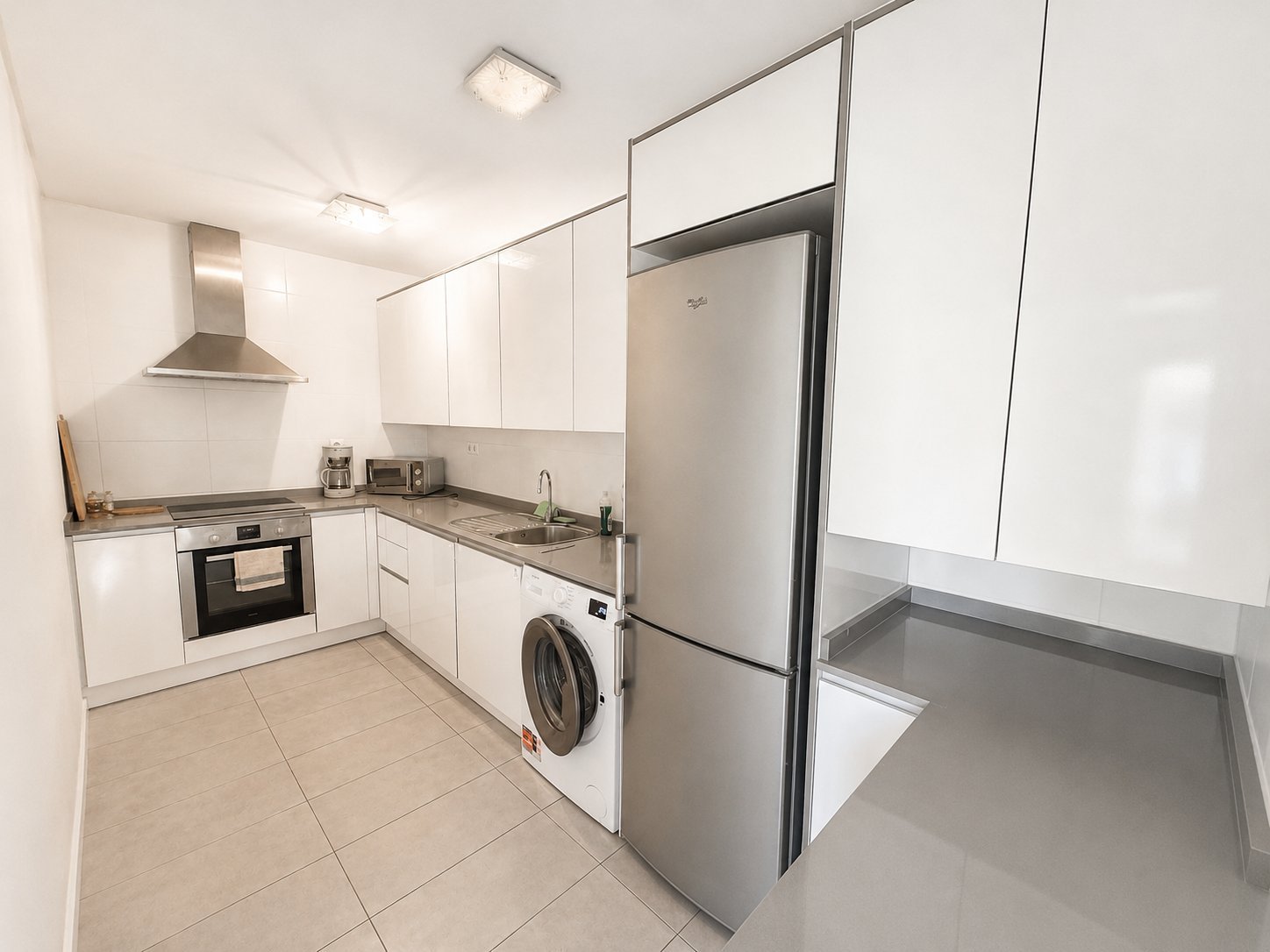 Don’t miss this fantastic opportunity to own a beautiful modern apartment in the highly sought-after and ever-popular area of Los Dolses.
&a