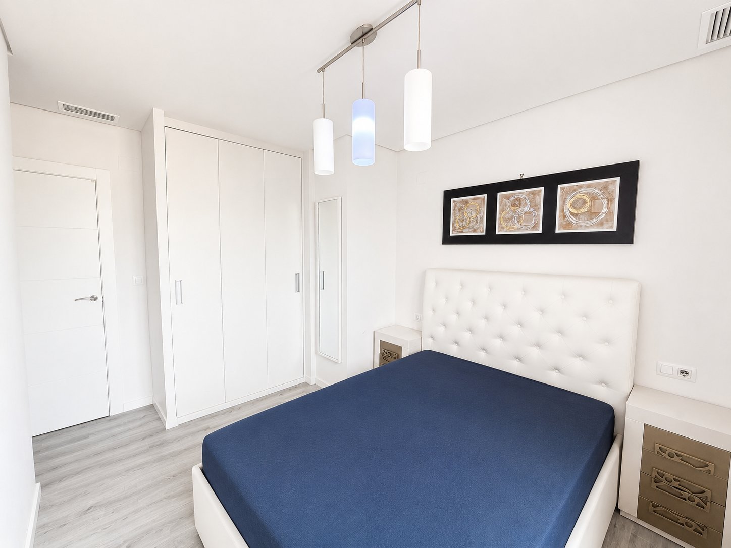 Don’t miss this fantastic opportunity to own a beautiful modern apartment in the highly sought-after and ever-popular area of Los Dolses.
&a