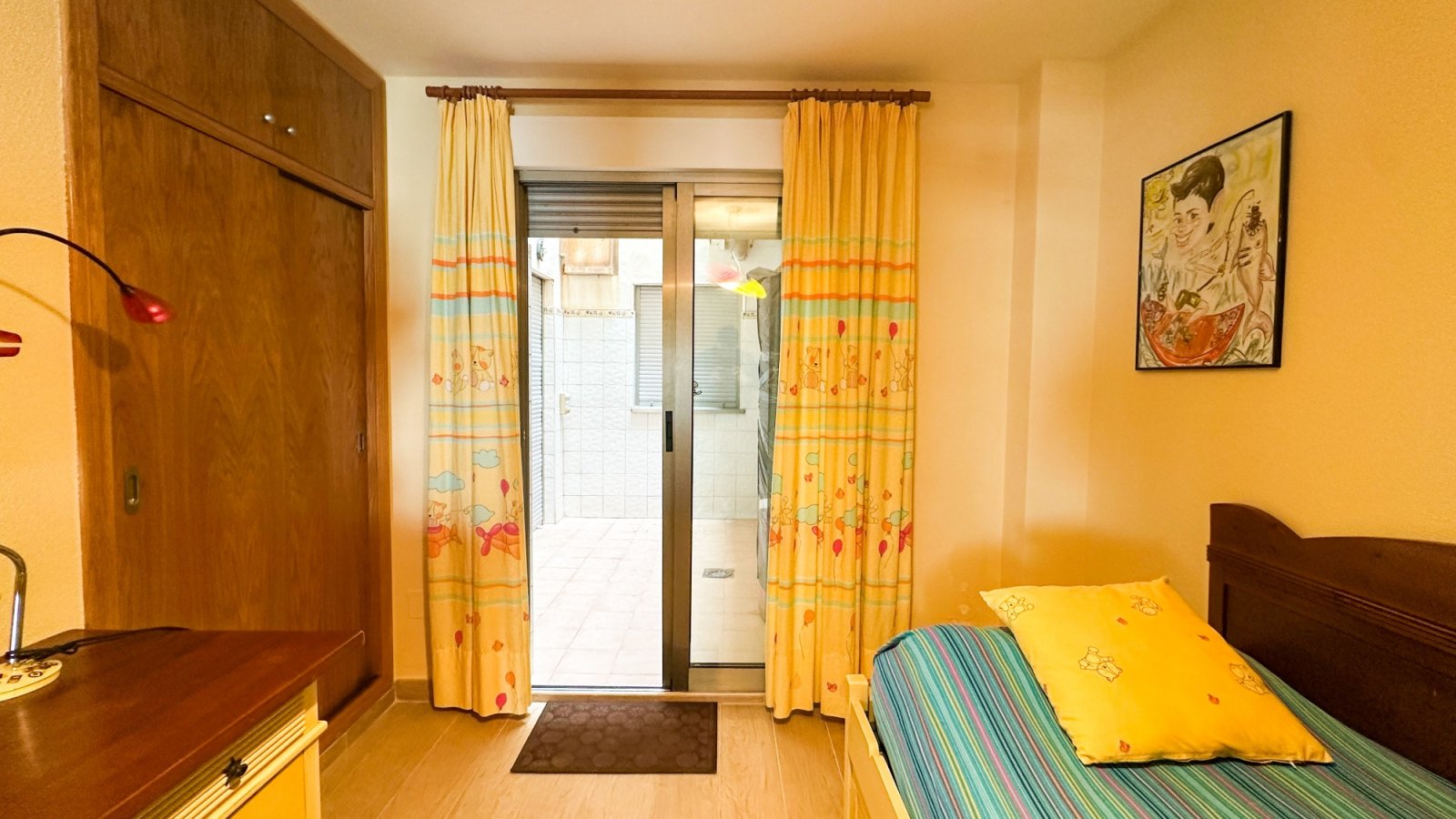 präsentiert dieses spektakuläre Strandapartment in Torrevieja mit atemberaubendem, unverbaubarem Meerblick.

Das Apartment