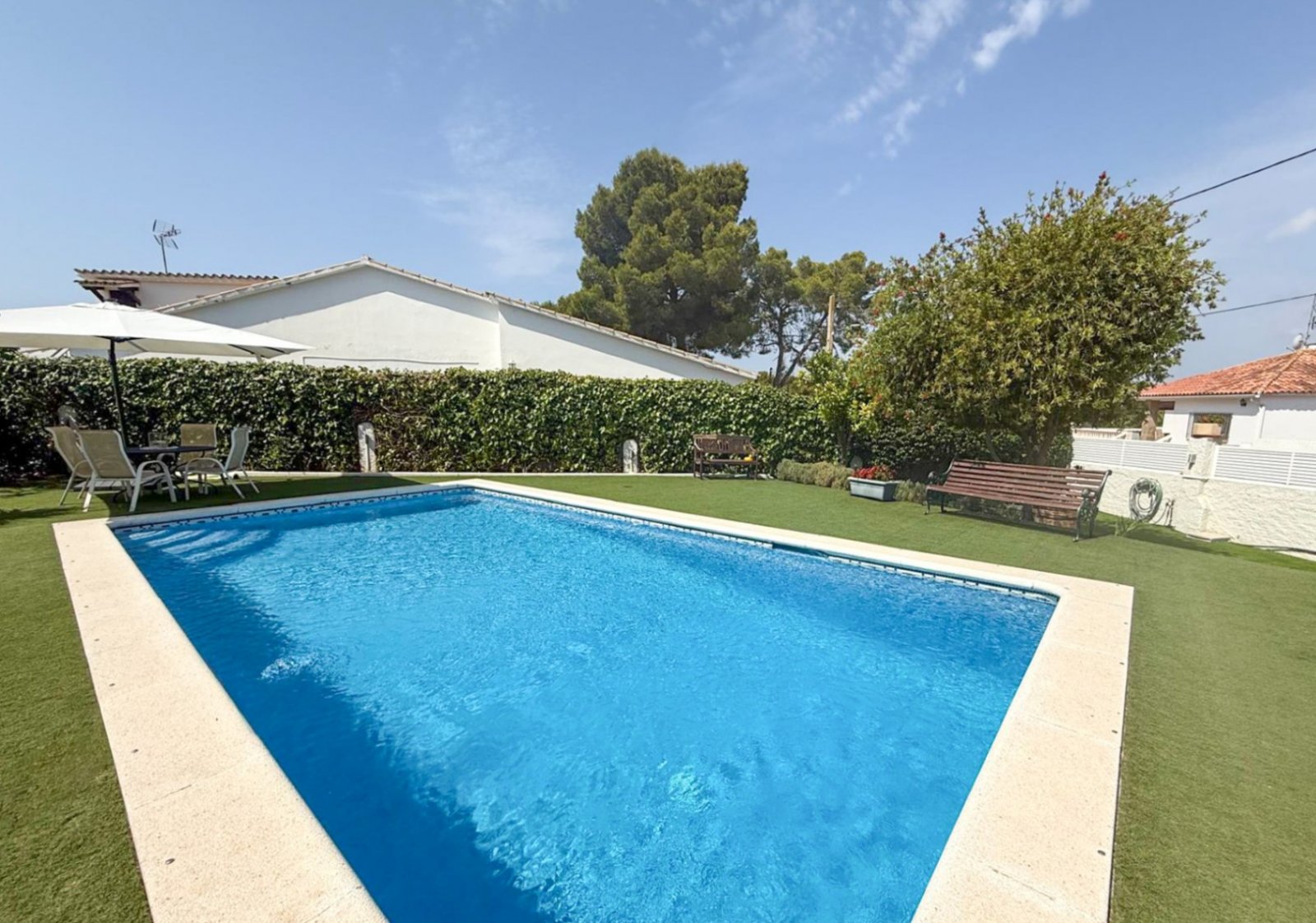 Atemberaubende Freistehende Villa mit Privatpool und Üppigem Garten in Mas den Serra Eingebettet in den ruhigsten und begehrtesten Teil des a