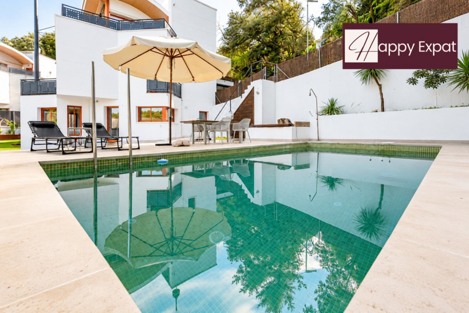 Barcelona: Villa Heidi ist eine charmante und moderne Residenz, die sich in Vallvidrera, einem der grünsten und ruhigsten Viertel Barcelonas, befindet. Vallvidre 