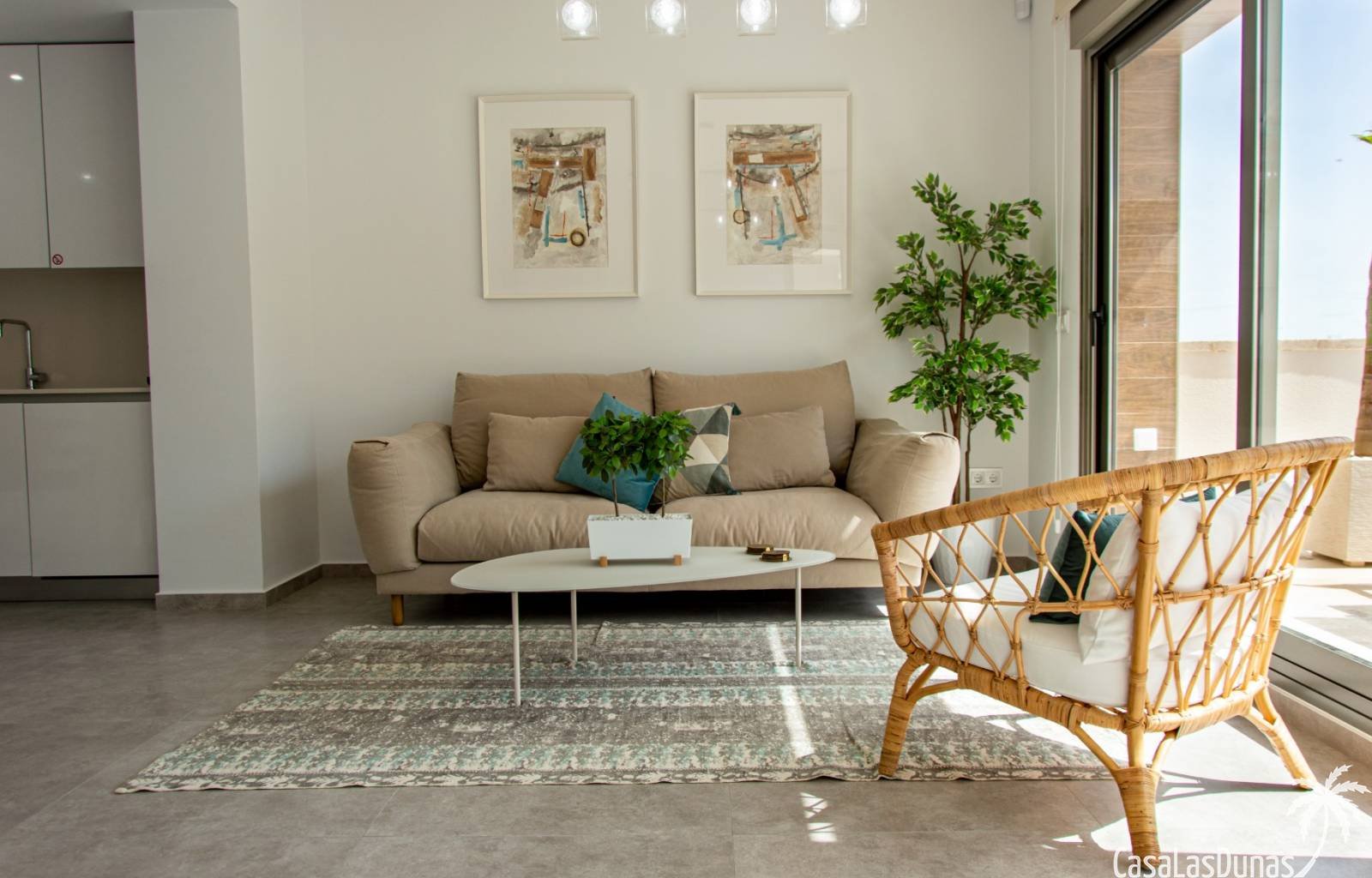 Diese elegante Villa mit 3 Schlafzimmern und 3 Bädern bietet Komfort, Privatsphäre und eine hochwertige Ausstattung. Ein Schlafzimmer und ein Badezim
