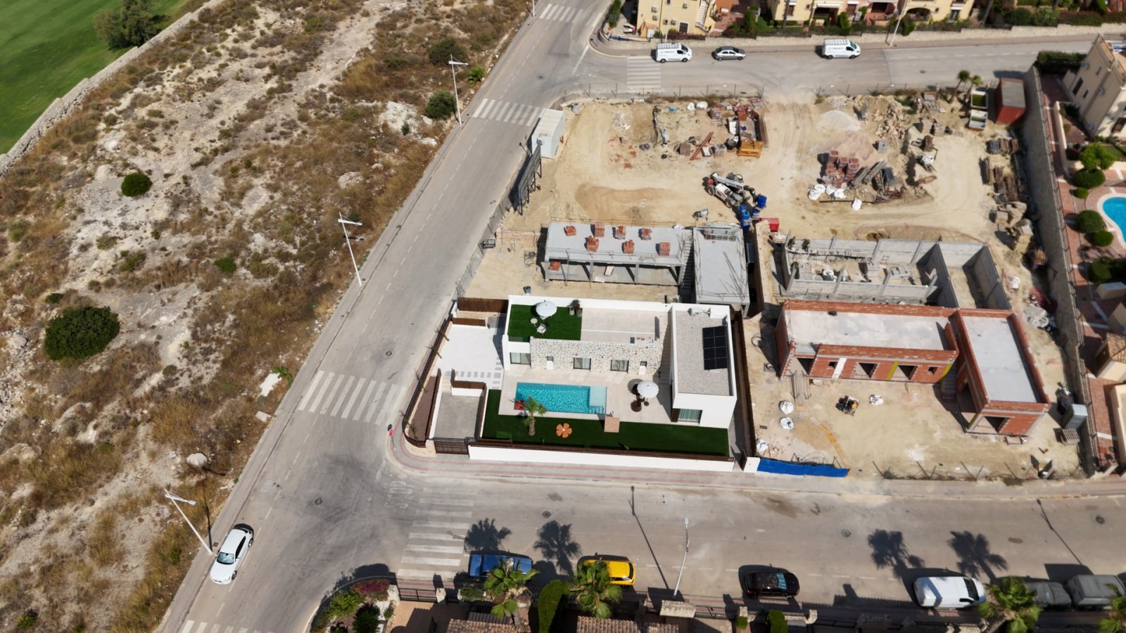 La Finca Golf:  In der prestigeträchtigen Anlage von La Finca Golf gelegen, bietet diese außergewöhnliche freistehende Villa eine herausragende Kombination aus moder 