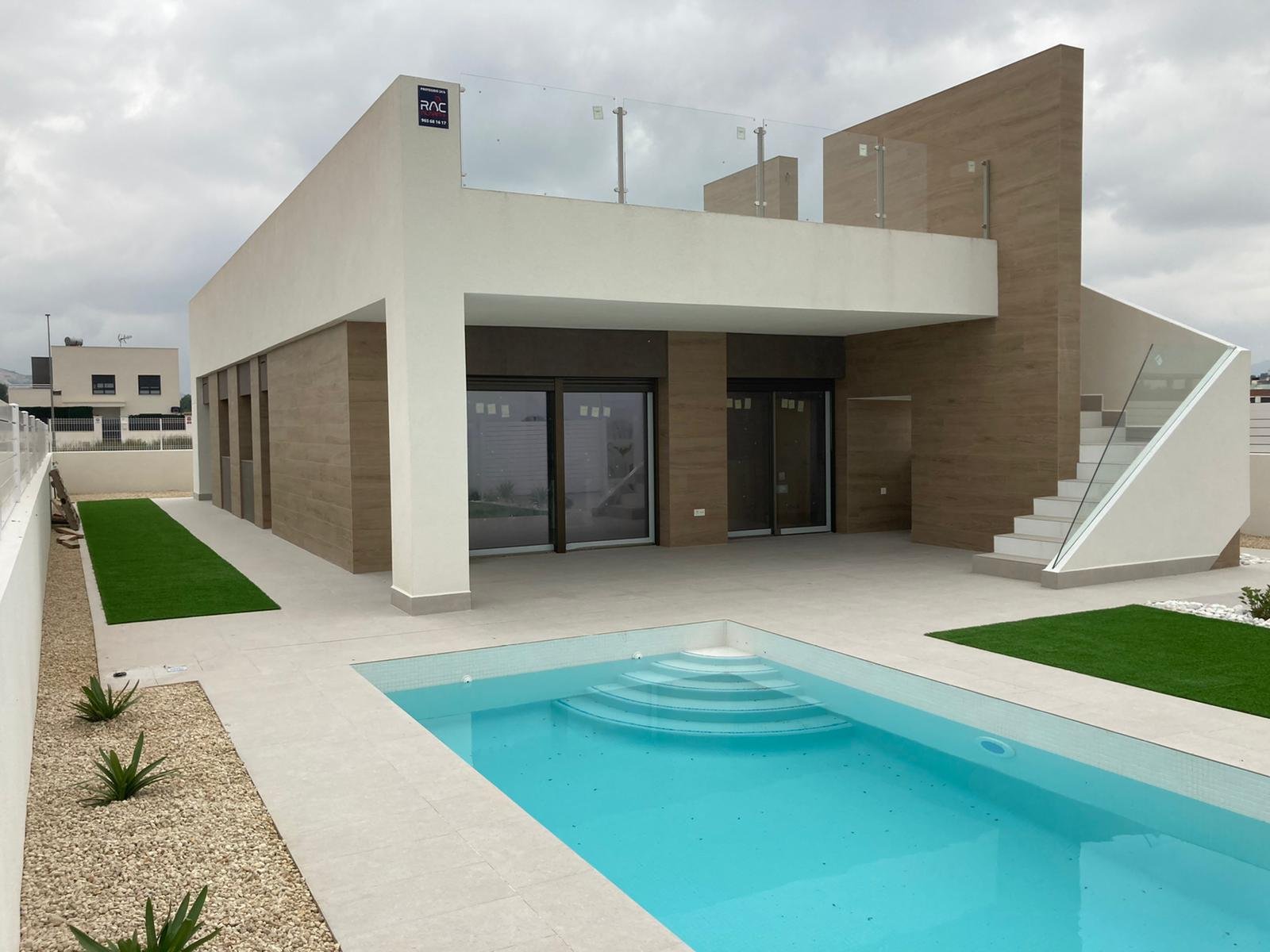 In der charmanten Stadt Aspe gelegen, bietet dieses freistehende Chalet eine perfekte Kombination aus Komfort und Modernität. Es ist für diejenigen k
