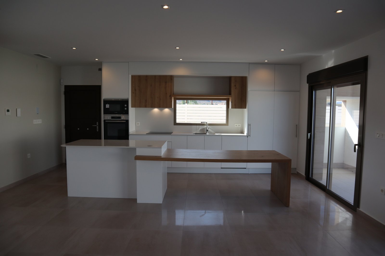 In der charmanten Stadt Aspe gelegen, bietet dieses freistehende Chalet eine perfekte Kombination aus Komfort und Modernität. Es ist für diejenigen k