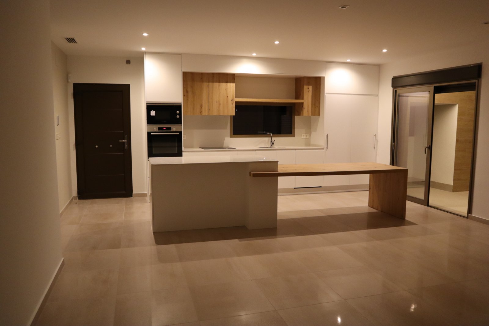 In der charmanten Stadt Aspe gelegen, bietet dieses freistehende Chalet eine perfekte Kombination aus Komfort und Modernität. Es ist für diejenigen k