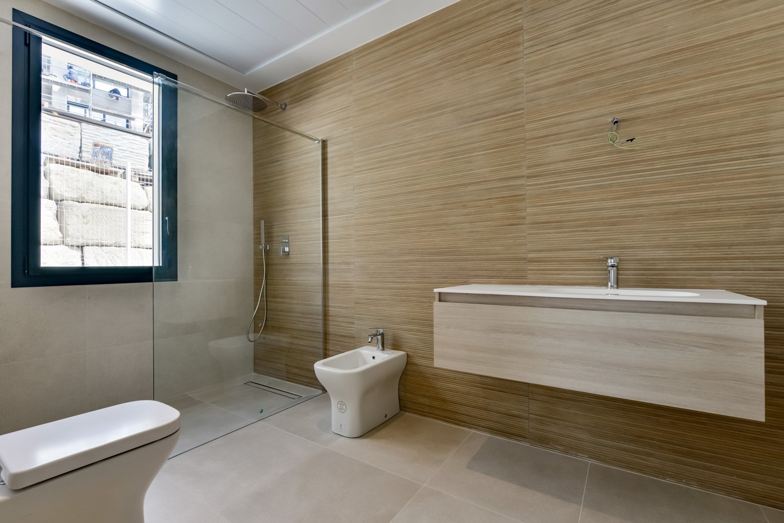 In der charmanten Stadt Finestrat gelegen, bietet diese Villa ein außergewöhnliches Wohnerlebnis. Mit Meerblick befindet sich diese Immobilie nur 5 k