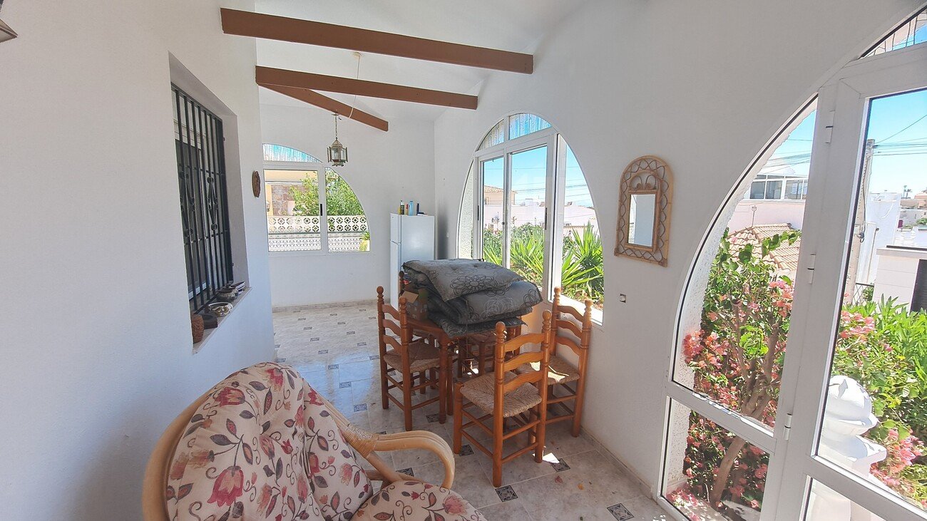 This charming south-west facing, detached villa, sits on a 437 m² plot and boasts a large private swimming pool, along with generous outdoor space d