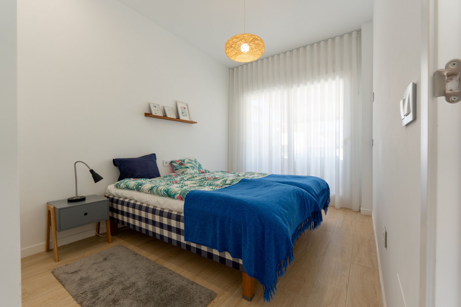 Dieses freistehende Chalet befindet sich in der charmanten Gemeinde San Pedro del Pinatar und bietet eine einzigartige Gelegenheit, das Leben an der