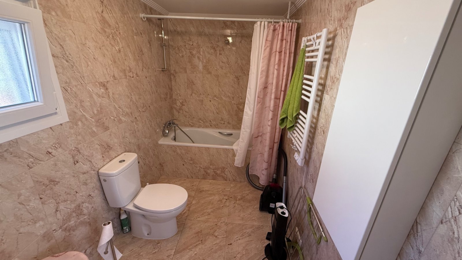 Makellose 7-Schlafzimmer-Villa mit Salzwasserpool in Los Balcones

Entdecken Sie diese außergewöhnliche, komplett renovier