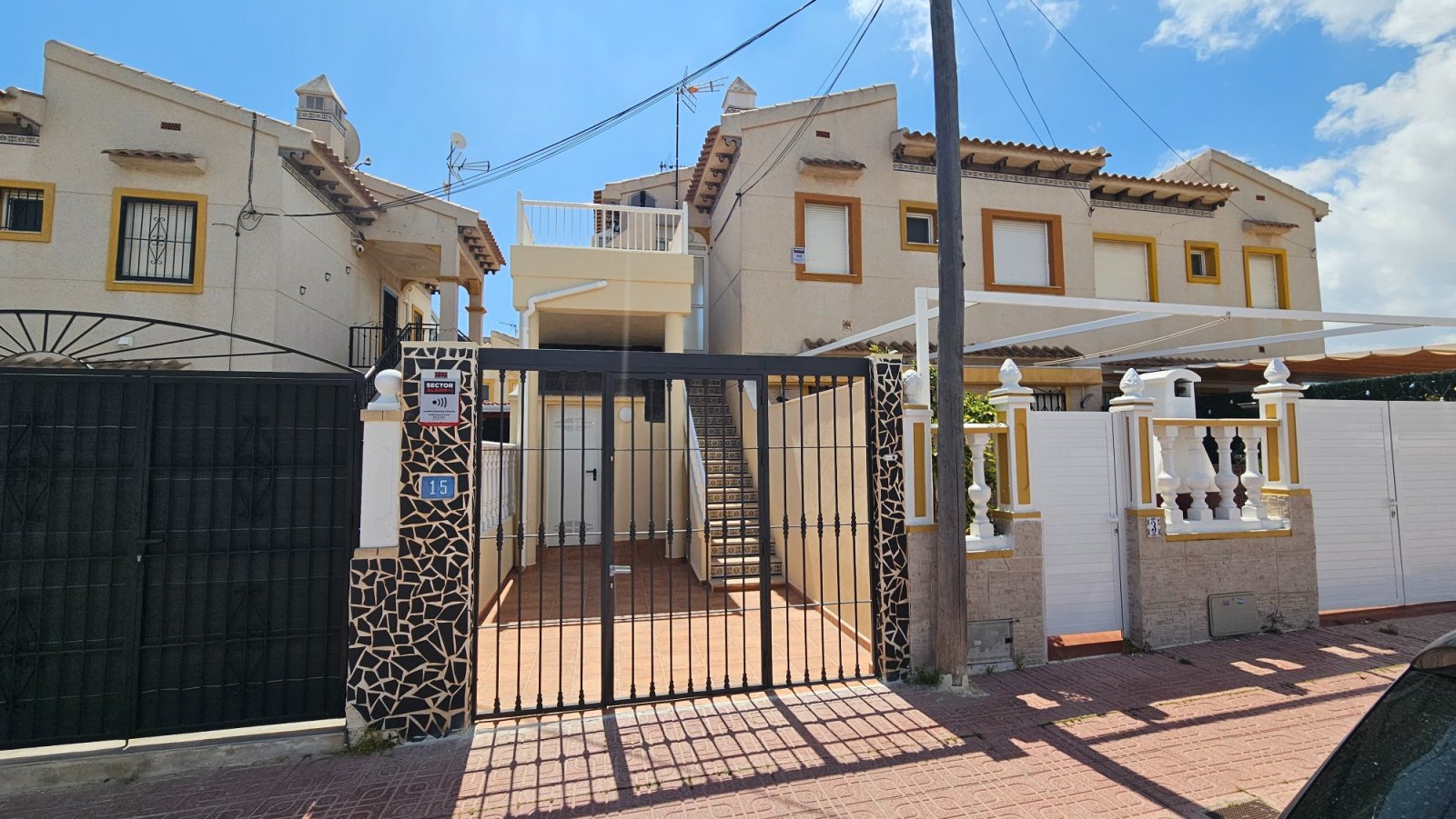 Orihuela Costa:  Wunderschöner Bungalow in Orihuela Costa,
geprägt von Urlaubsflair und der Nähe zu Stränden mit Blauer Flagge.
Die Anlage bietet  