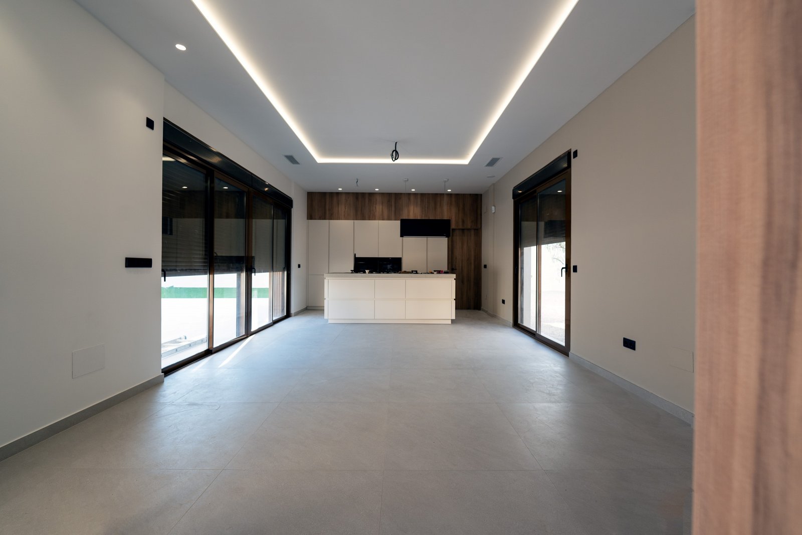  In der prestigeträchtigen Gegend von Ciudad Quesada gelegen, bieten diese exklusiven Villen eine Umgebung von Luxus und Komfort. Mit nur zwei verfügb