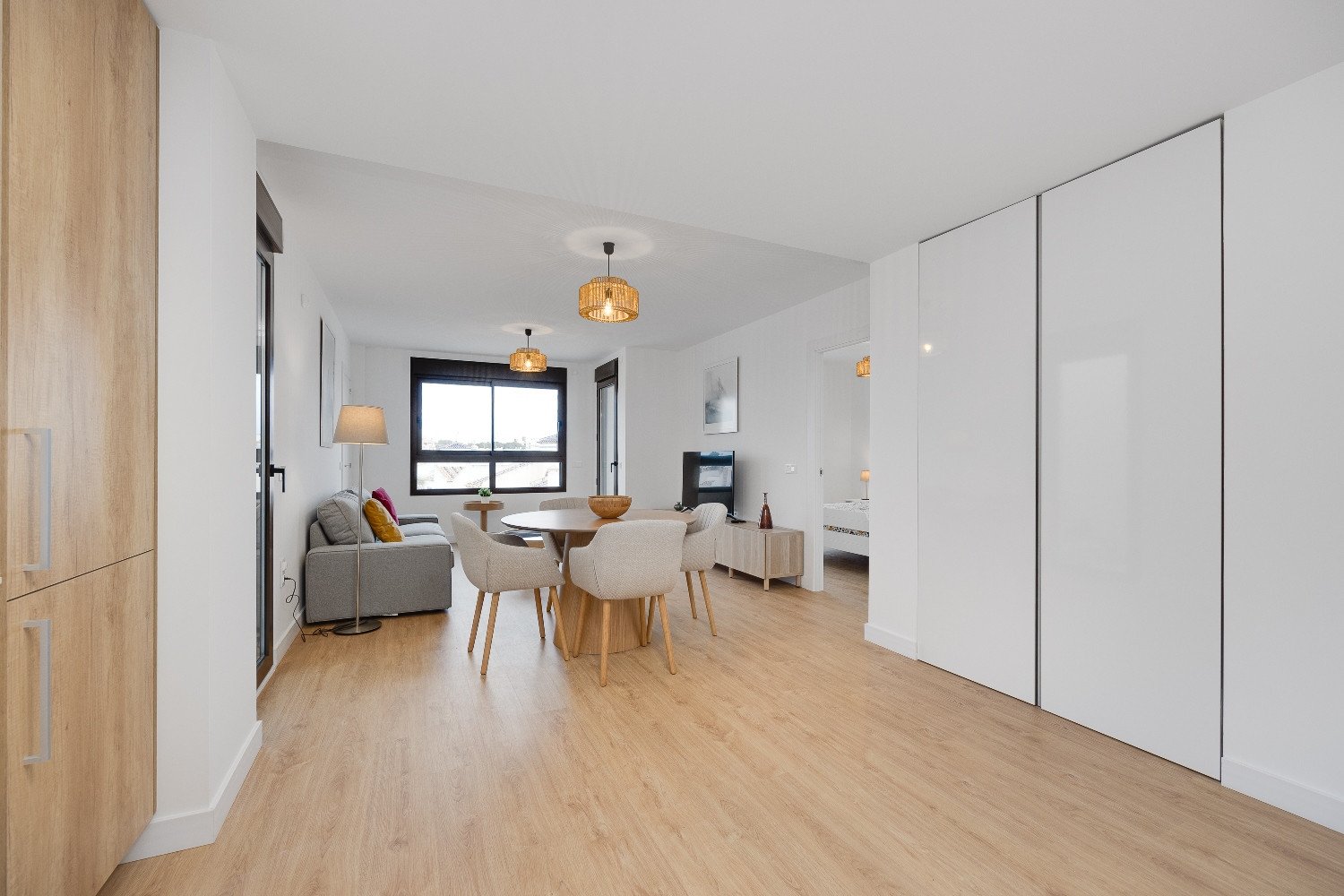 Brandneues Penthouse mit privatem Solarium in Villamartín, PAU 8 Orihuela Costa. Entdecken Sie diese dritte Etage Penthouse mit Aufzug, in der belie