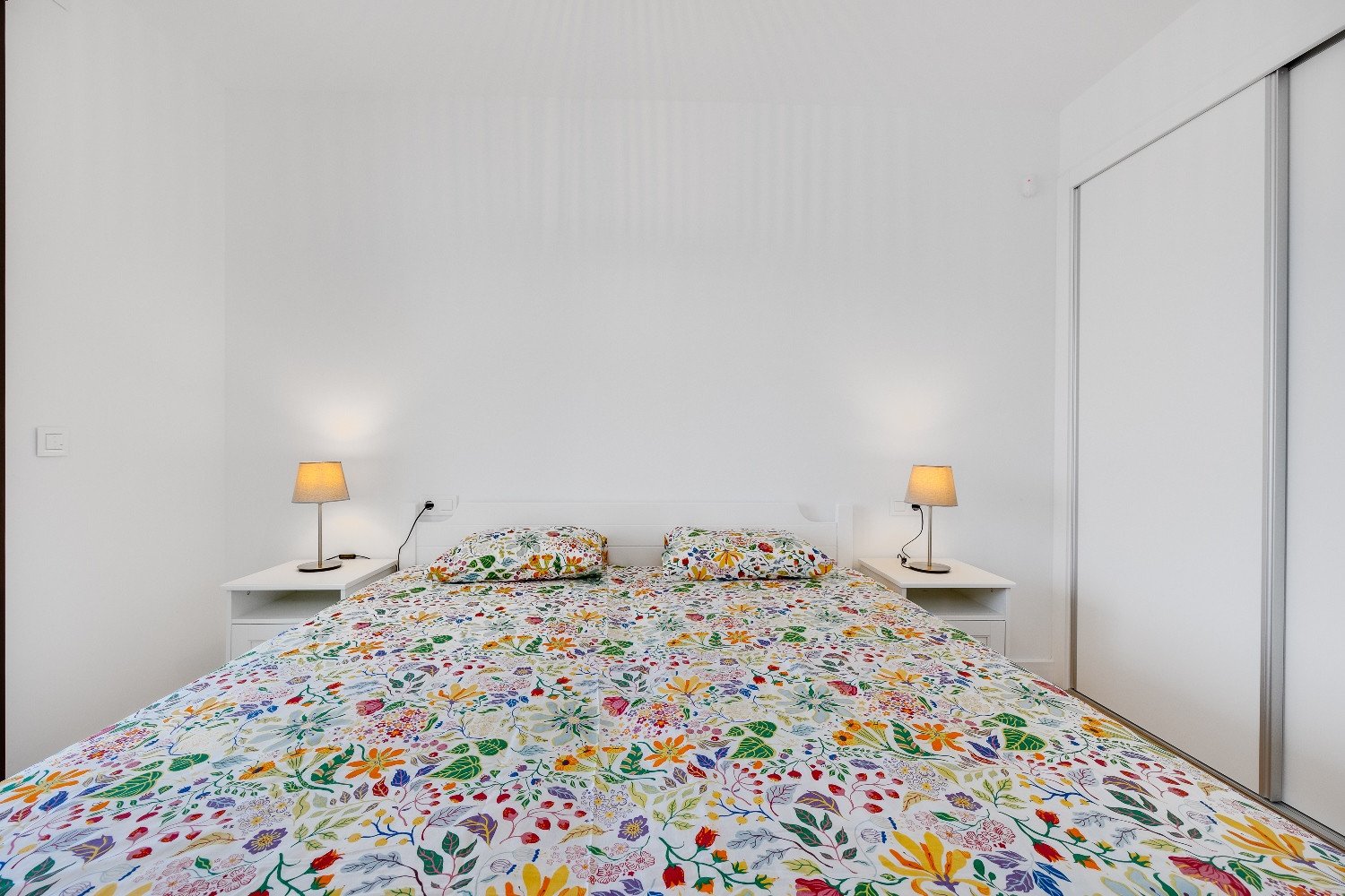 Brandneues Penthouse mit privatem Solarium in Villamartín, PAU 8 Orihuela Costa. Entdecken Sie diese dritte Etage Penthouse mit Aufzug, in der belie