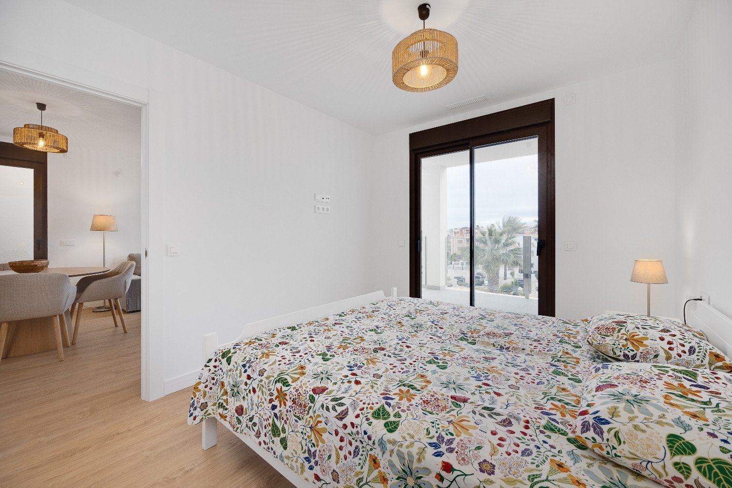 Brandneues Penthouse mit privatem Solarium in Villamartín, PAU 8 Orihuela Costa. Entdecken Sie diese dritte Etage Penthouse mit Aufzug, in der belie