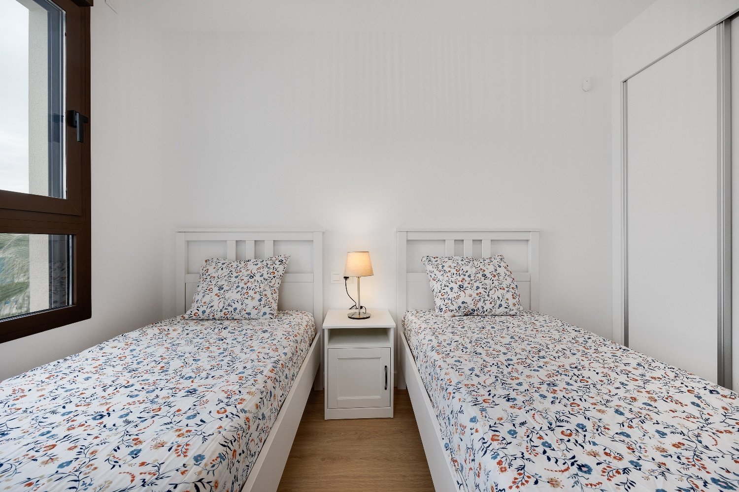 Brandneues Penthouse mit privatem Solarium in Villamartín, PAU 8 Orihuela Costa. Entdecken Sie diese dritte Etage Penthouse mit Aufzug, in der belie