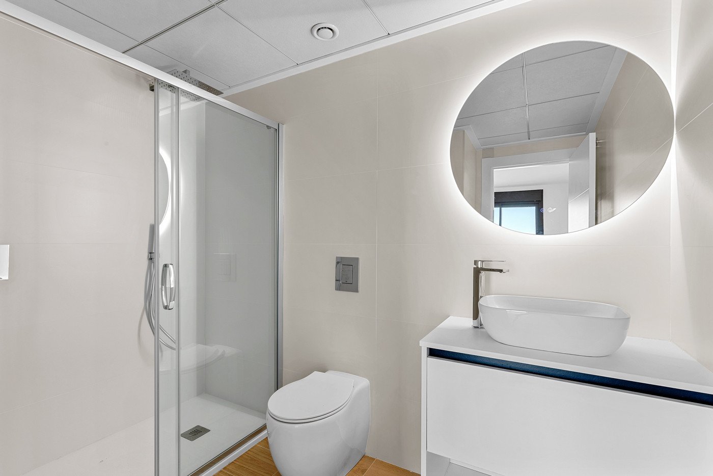 Brandneues Penthouse mit privatem Solarium in Villamartín, PAU 8 Orihuela Costa. Entdecken Sie diese dritte Etage Penthouse mit Aufzug, in der belie