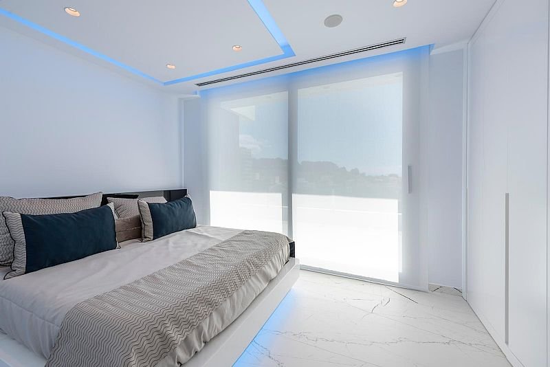 Diese exklusive Villa befindet sich in der schönen Stadt Calpe und bietet eine privilegierte Umgebung nur 1 km vom Meer entfernt. Entworfen für dieje