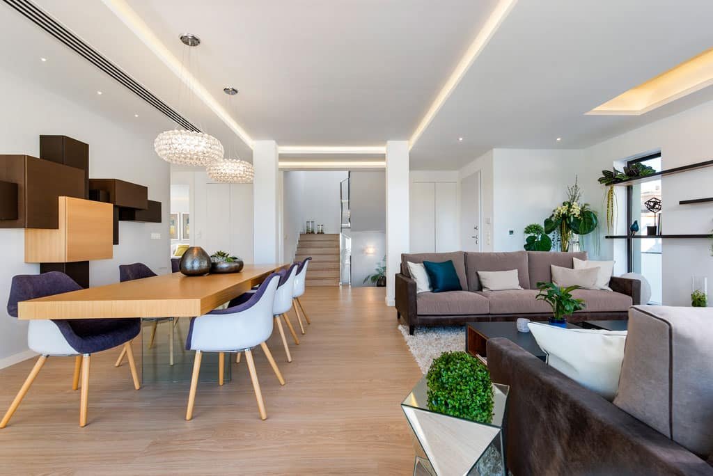 In der prestigeträchtigen Gegend von Ciudad Quesada gelegen, bieten diese freistehenden Immobilien eine exklusive und ruhige Umgebung. Mit nur zwei v