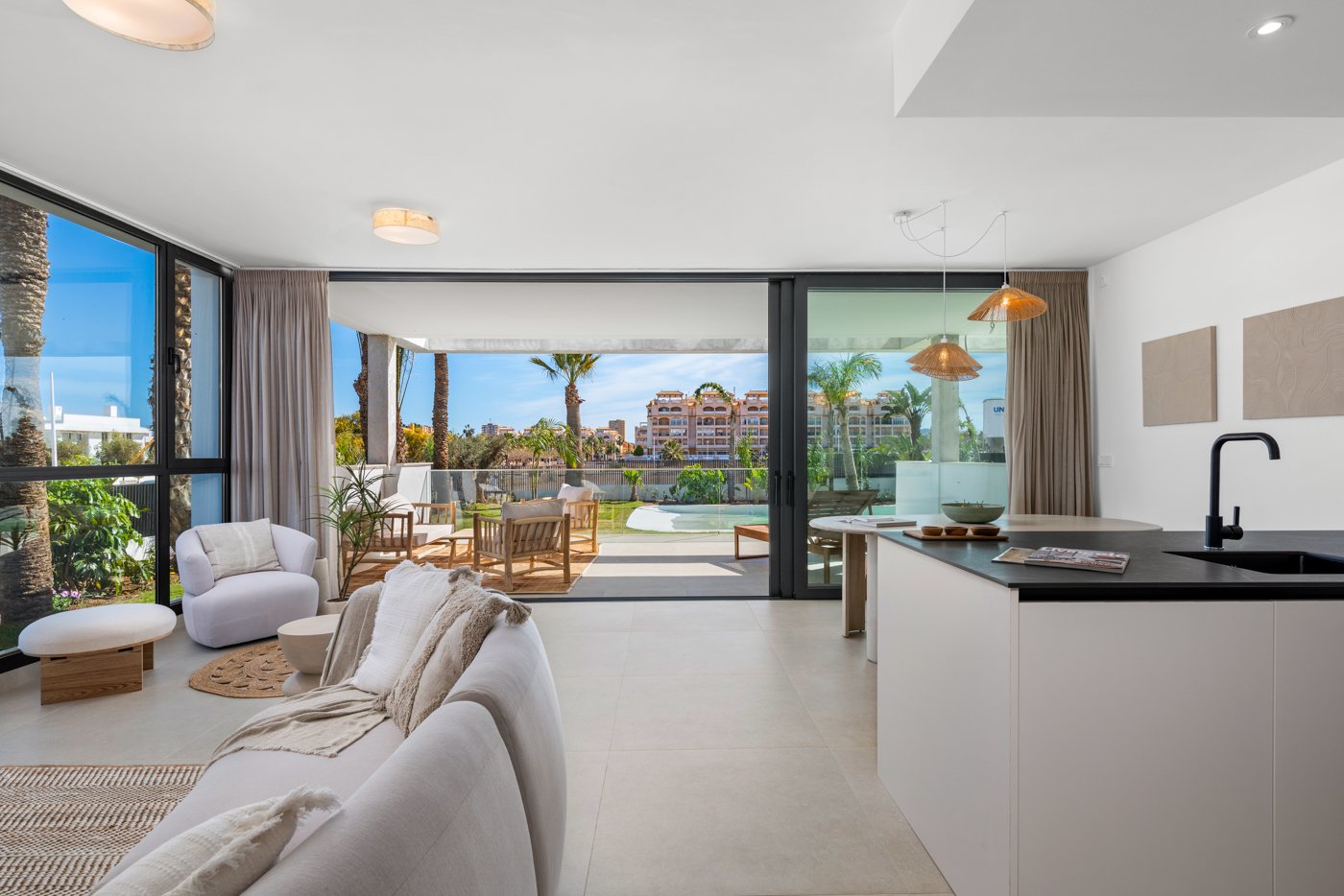 Dieses Wohnresort auf den charmanten Kleinen Inseln bietet ein einzigartiges Wohnerlebnis mit Meerblick. Es besteht aus 33 Immobilien, und die Bewohn