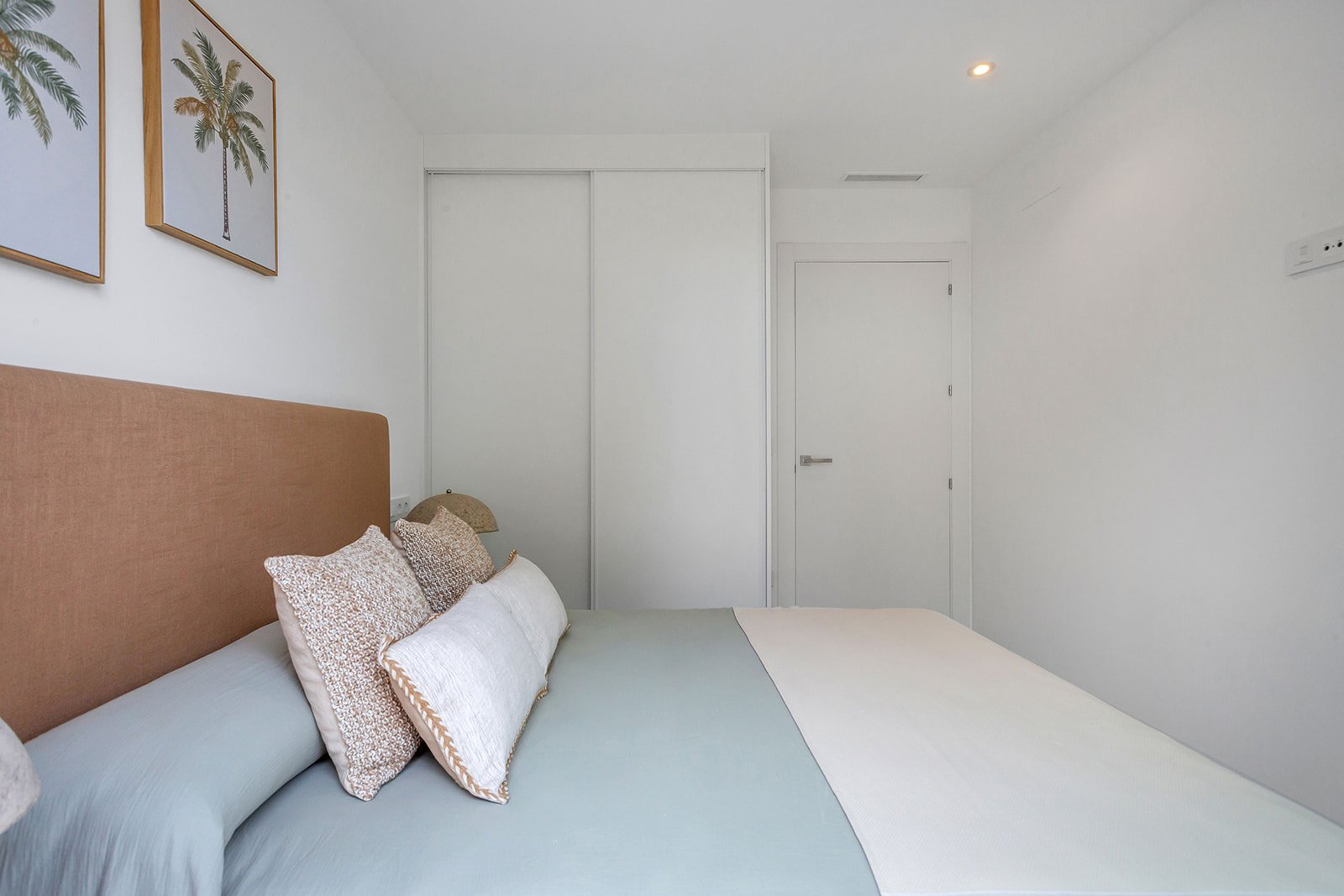 In der charmanten Stadt Los Alcázares gelegen, bieten diese Bungalows eine einzigartige Gelegenheit, das Leben in Meeresnähe zu genießen. Mit nur vie