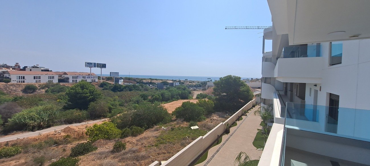 Don miss out on this unique opportunity to acquire an absolutely fantastic apartment in the newly developed Flamenca Sun located in the popular Pla