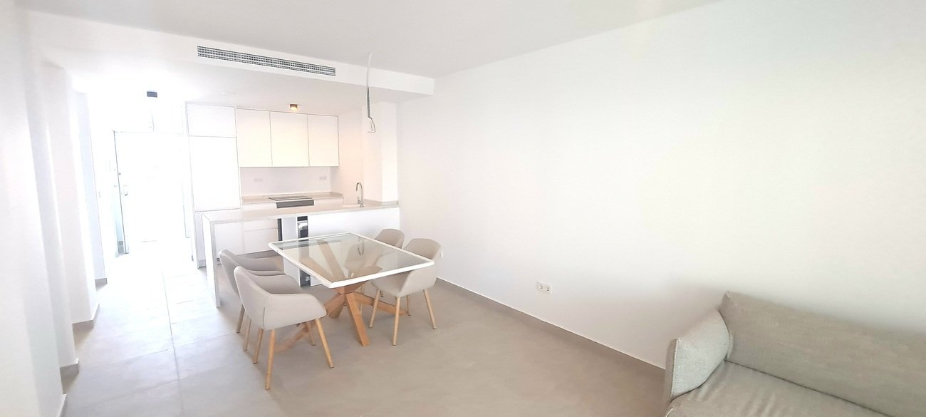 Don miss out on this unique opportunity to acquire an absolutely fantastic apartment in the newly developed Flamenca Sun located in the popular Pla
