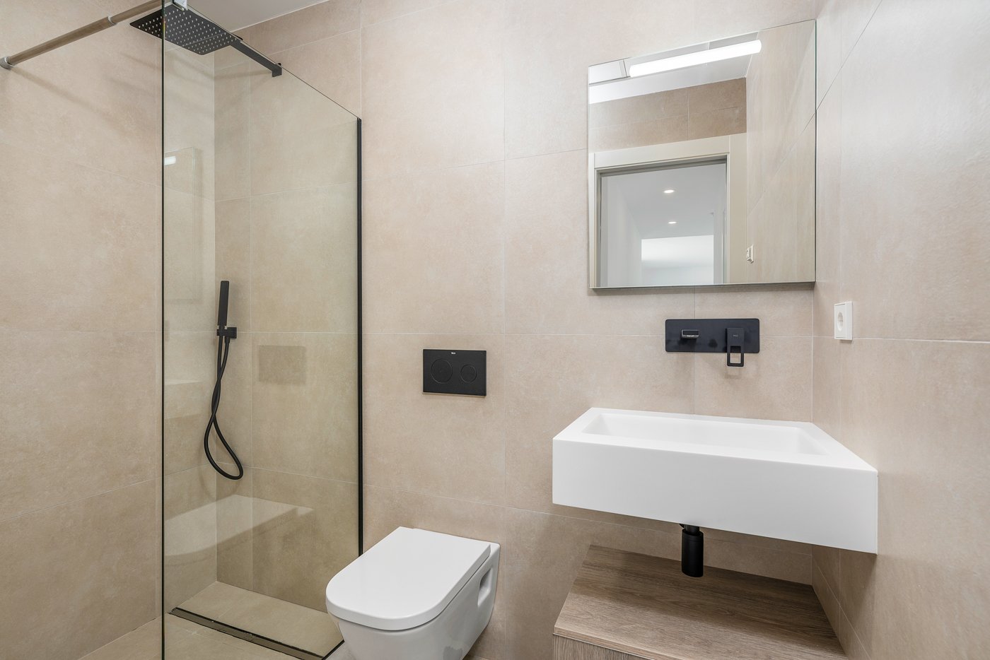 In der charmanten Stadt San Javier gelegen, bietet dieses freistehende Chalet eine perfekte Kombination aus Komfort und Stil. Entworfen für diejenige