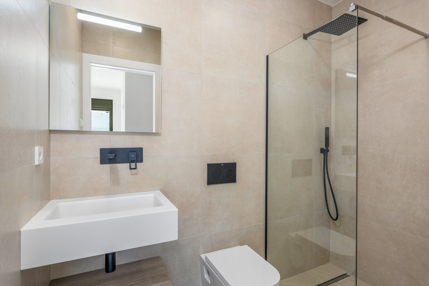 In der charmanten Stadt San Javier gelegen, bietet dieses freistehende Chalet eine perfekte Kombination aus Komfort und Stil. Entworfen für diejenige