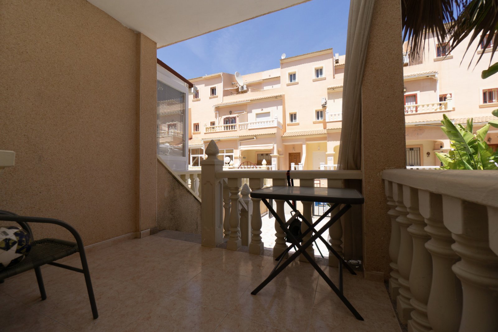 Strategisch gelegenes Reihenhaus, an der Grenze zwischen Playa Flamenca und La Zenia und nur einen kurzen Spaziergang vom sandigen Strand La